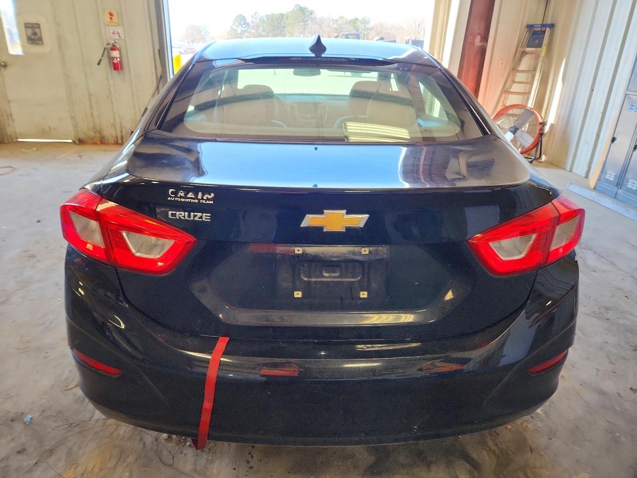 2017 CHEVROLET CRUZE LS photo 6
