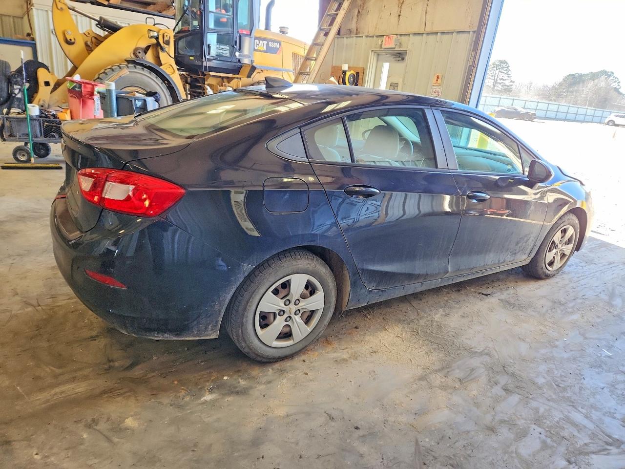 2017 CHEVROLET CRUZE LS photo 3