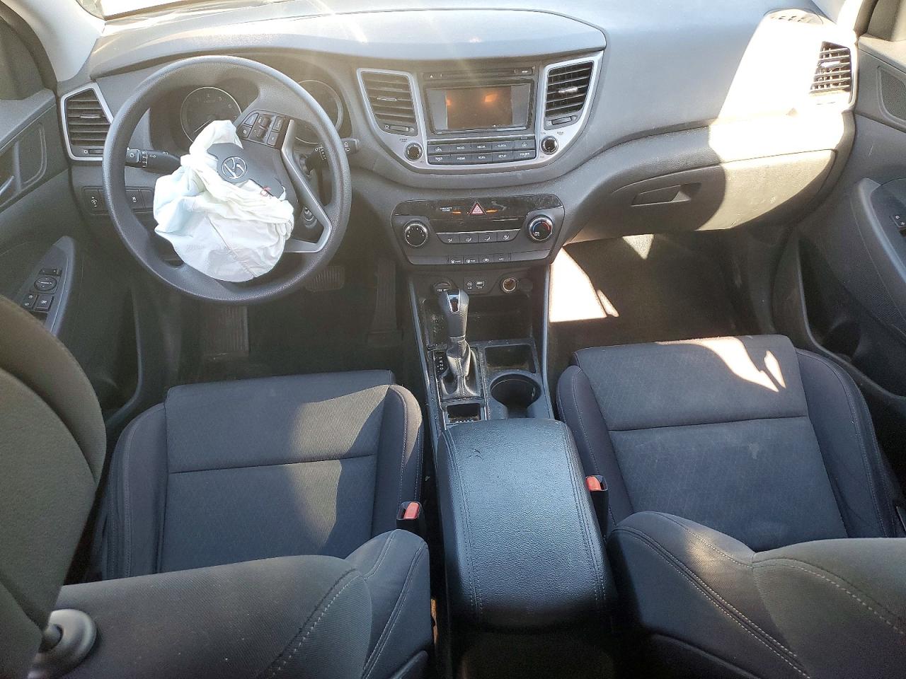 2016 HYUNDAI TUCSON SE photo 8