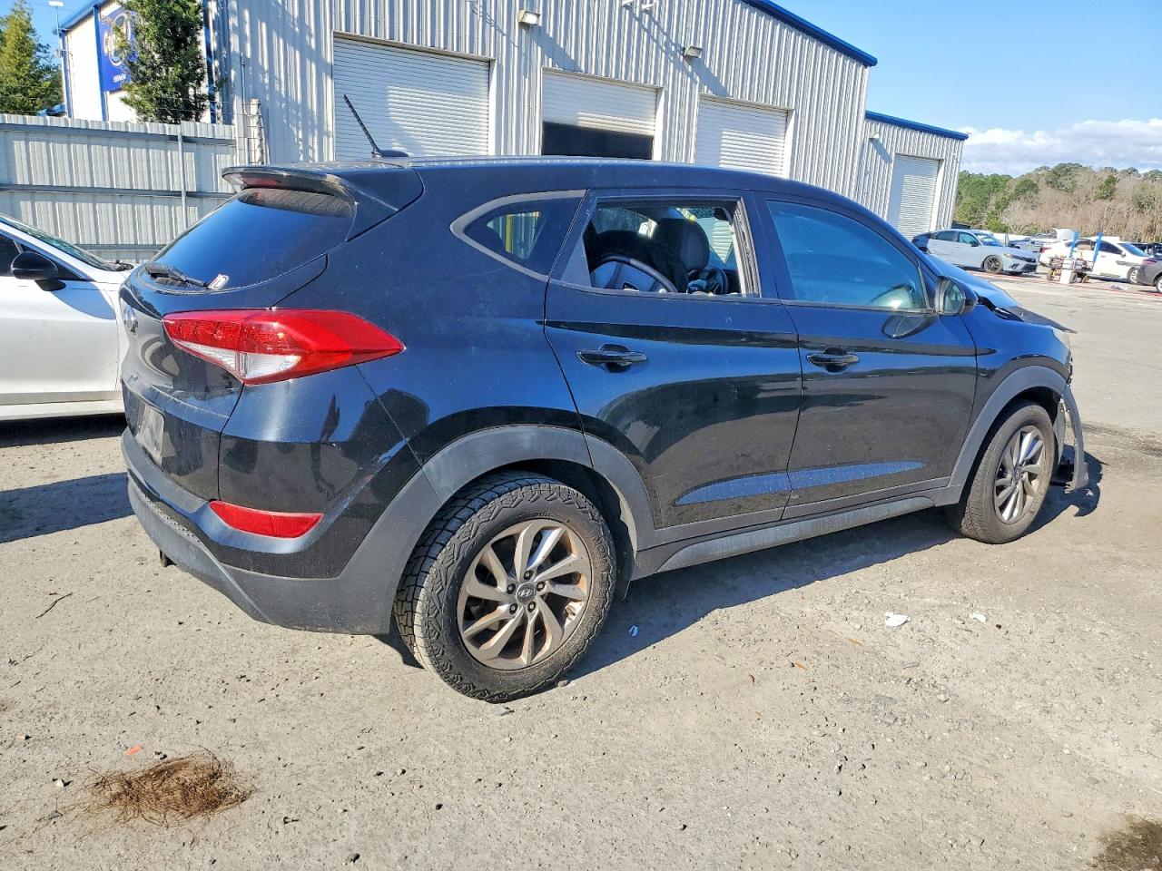 2016 HYUNDAI TUCSON SE photo 3