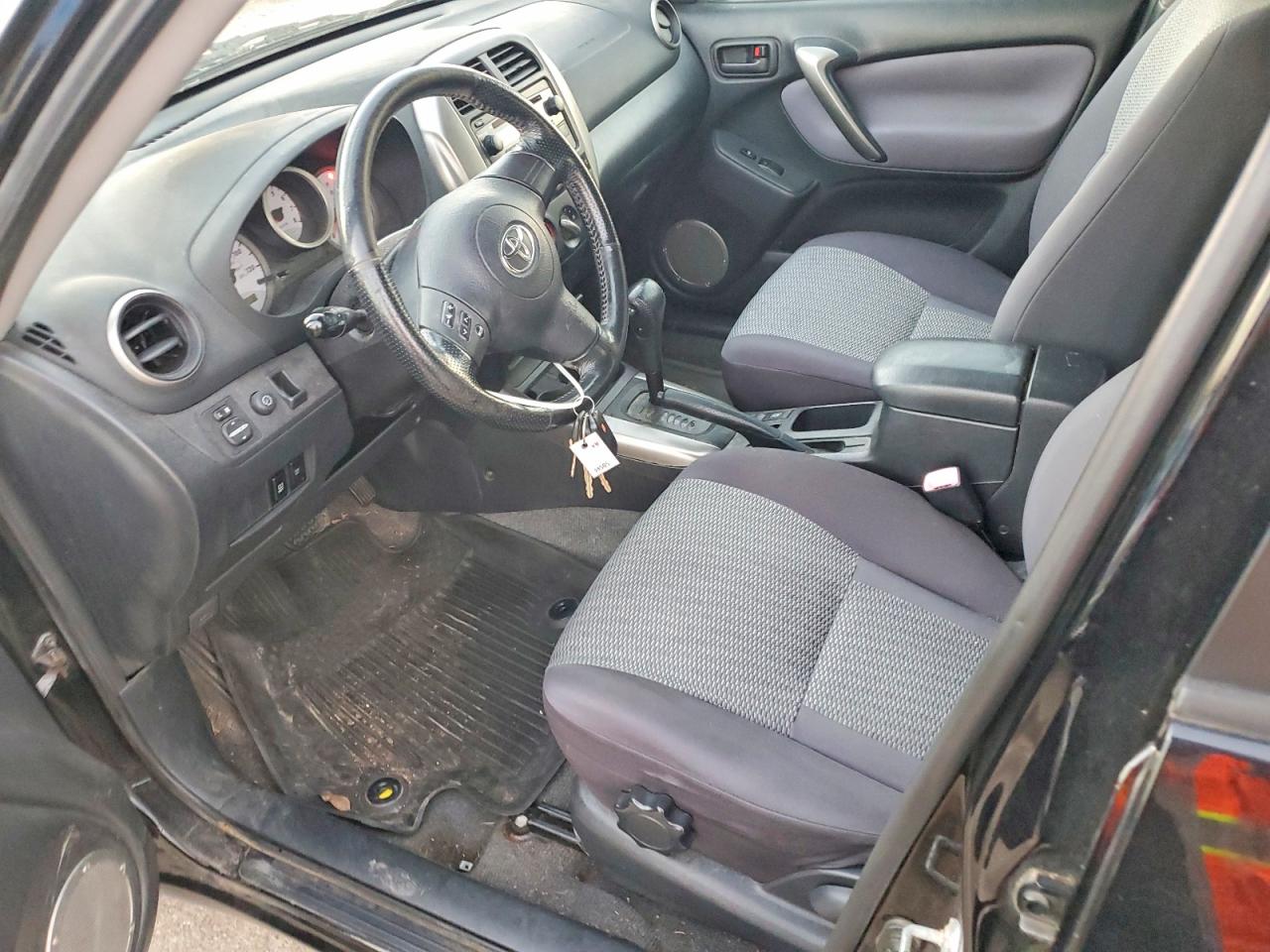 2004 TOYOTA RAV4 photo 7