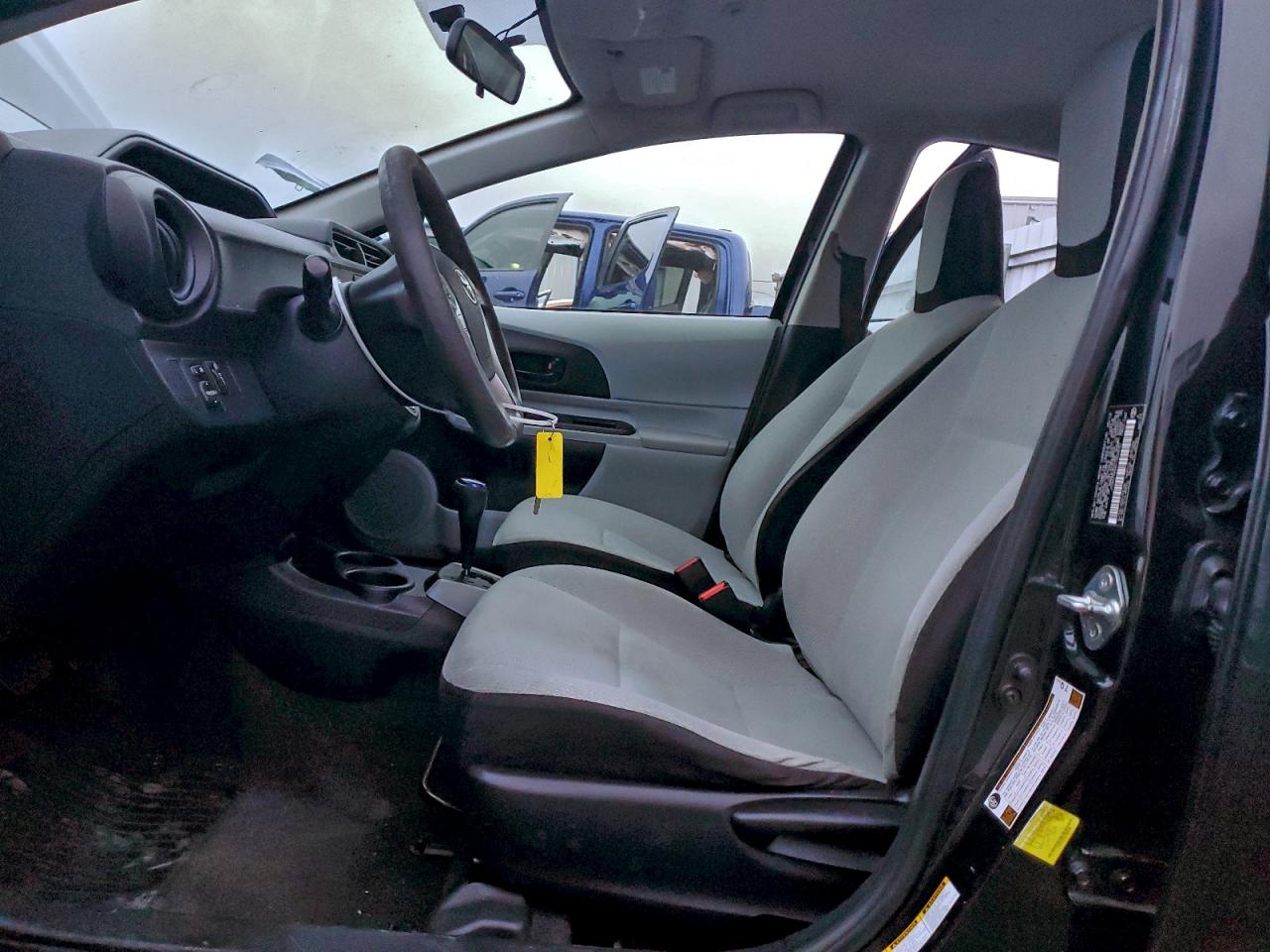 2012 TOYOTA PRIUS C photo 13