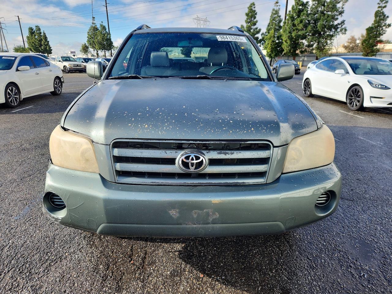 2004 TOYOTA HIGHLANDER photo 5