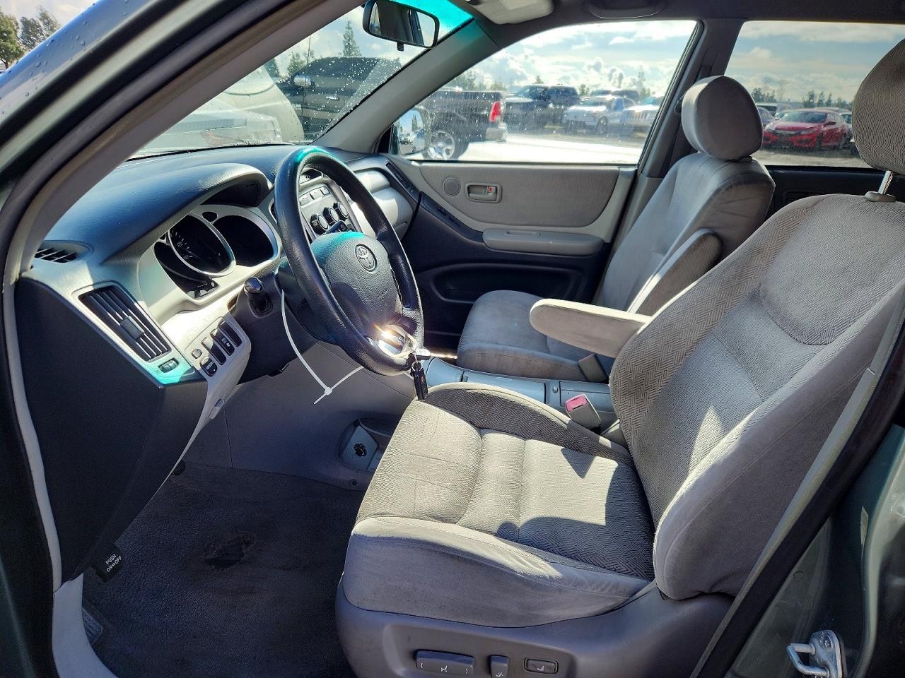 2004 TOYOTA HIGHLANDER photo 7