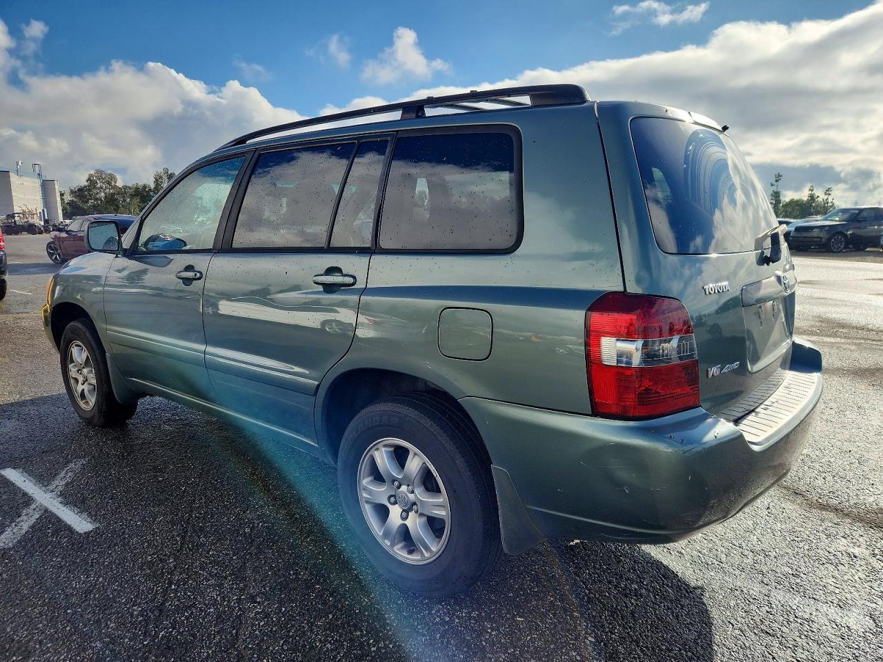 2004 TOYOTA HIGHLANDER photo 2