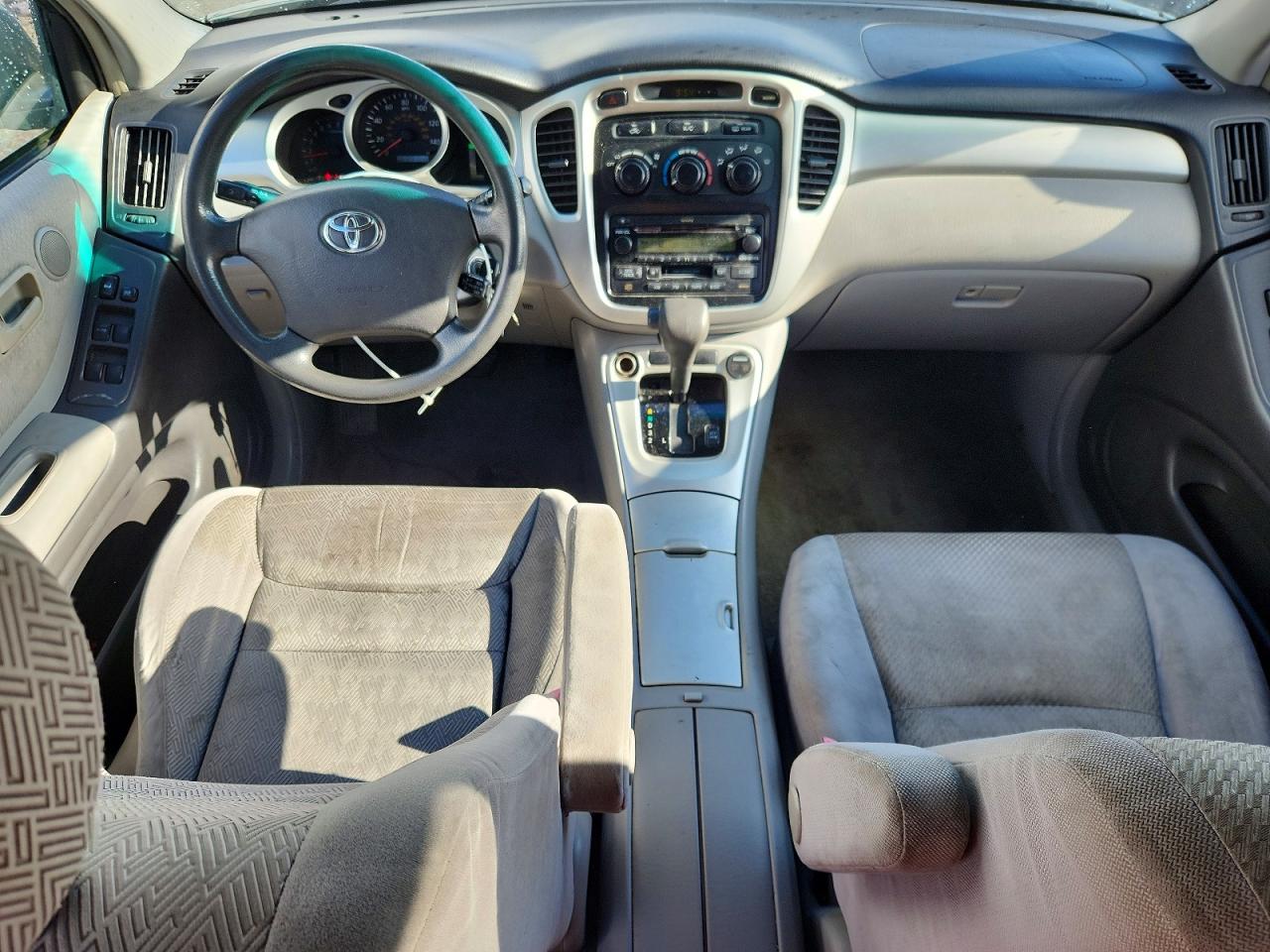 2004 TOYOTA HIGHLANDER photo 8