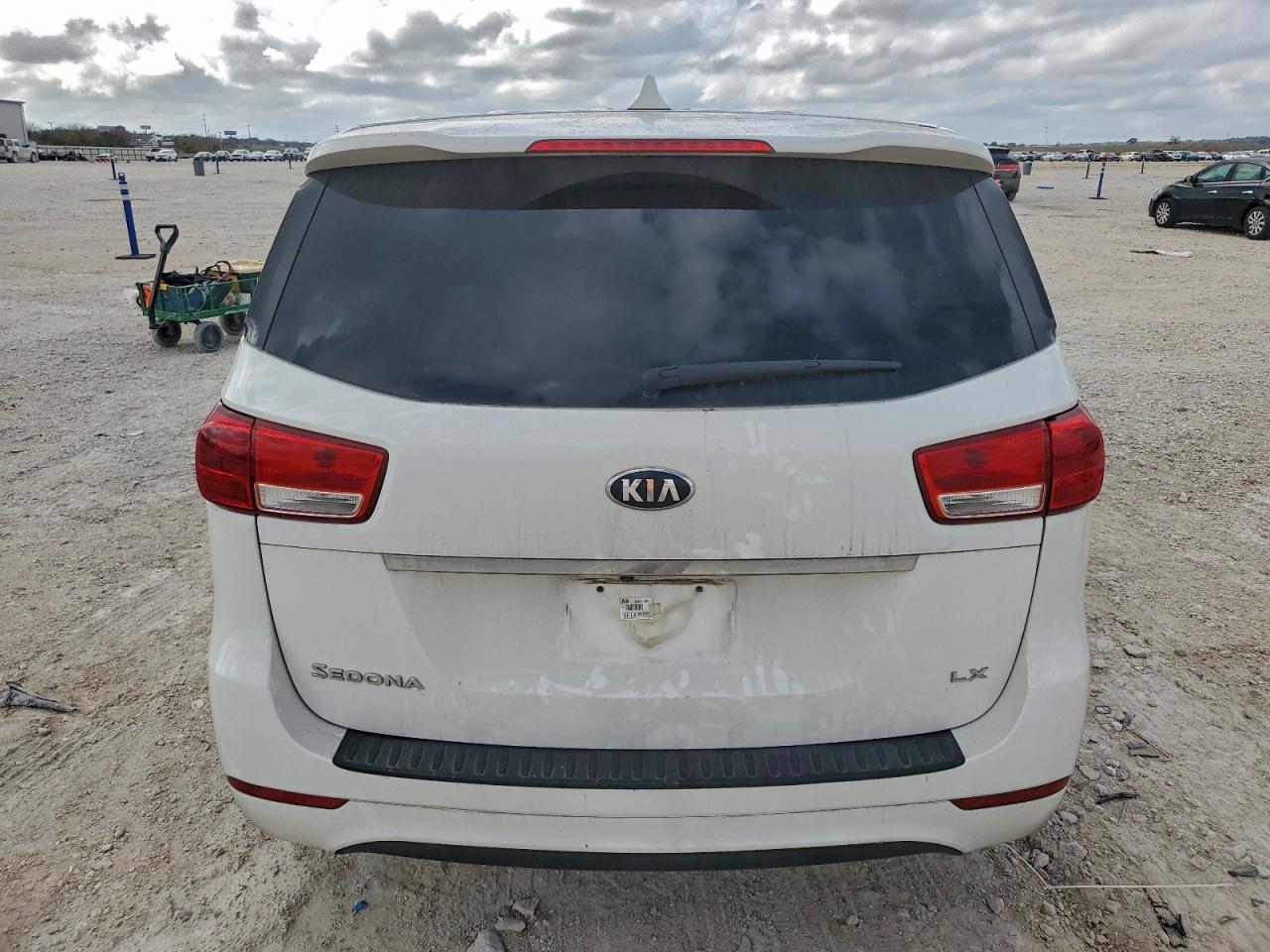 2018 KIA SEDONA LX photo 6