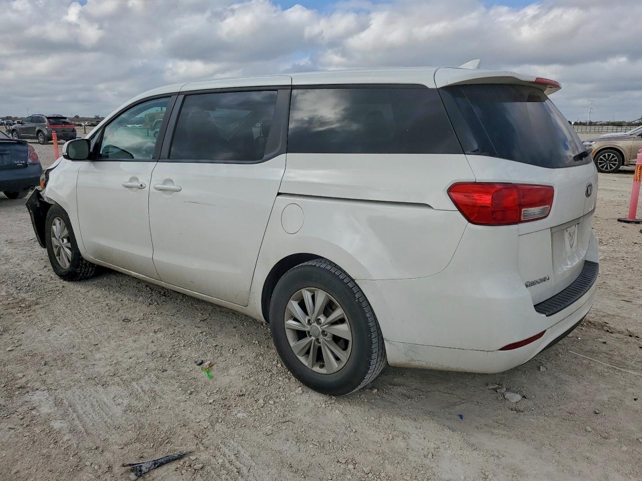 2018 KIA SEDONA LX photo 2