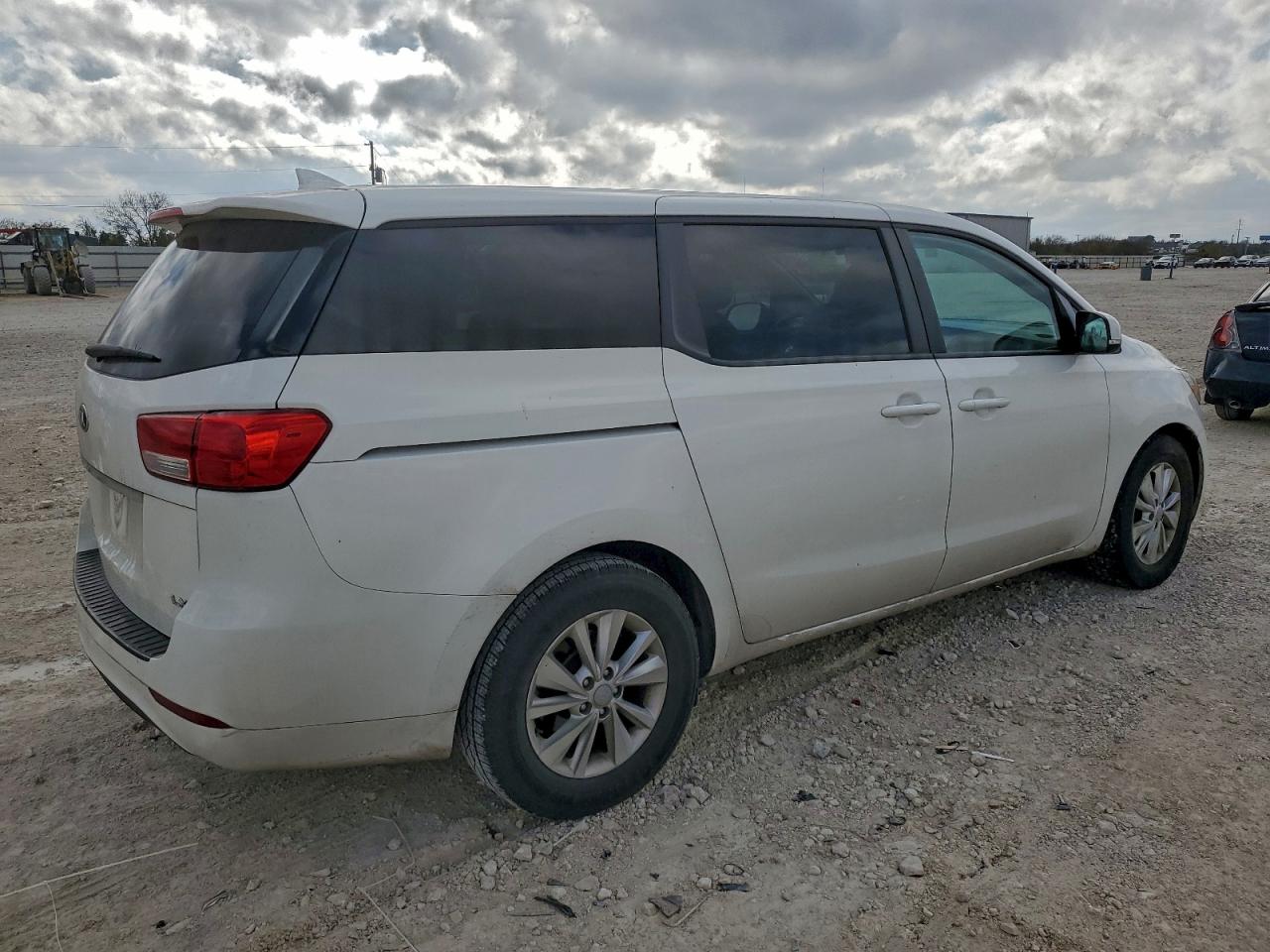 2018 KIA SEDONA LX photo 3