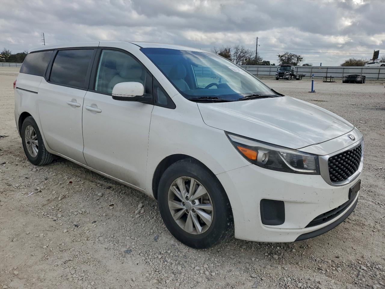 2018 KIA SEDONA LX photo 4