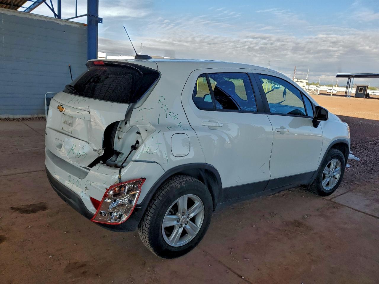 2019 CHEVROLET TRAX LS photo 3