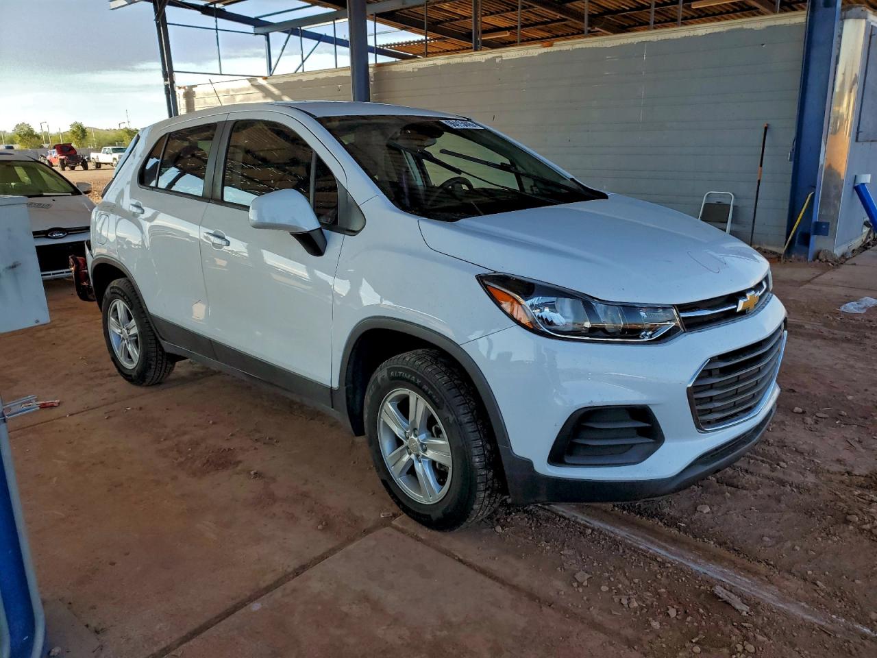 2019 CHEVROLET TRAX LS photo 4