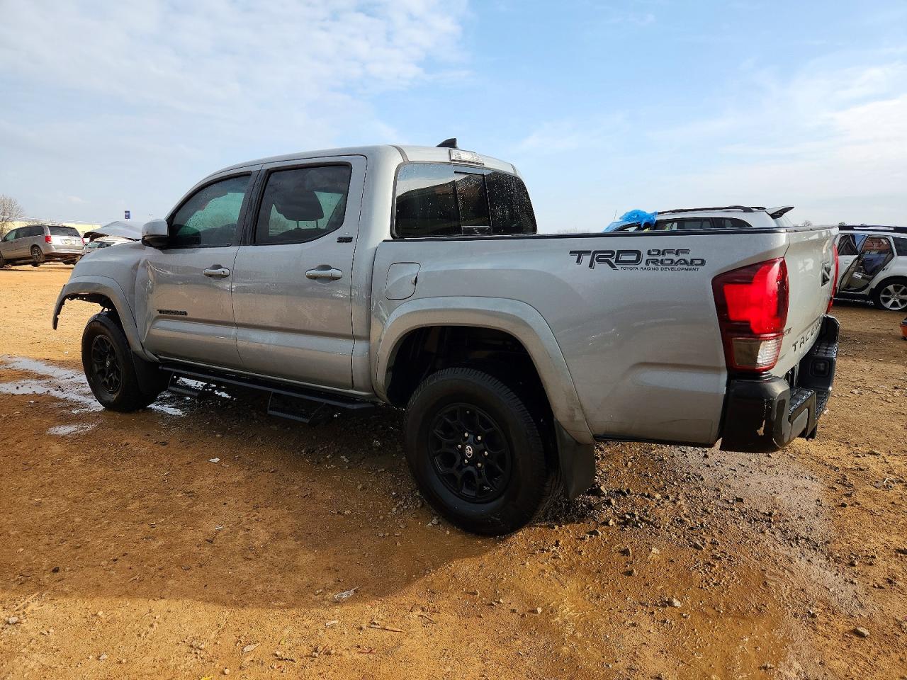 2019 TOYOTA TACOMA SR5 V6 photo 2