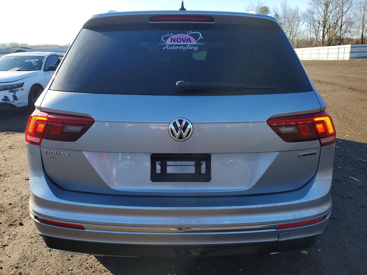 2020 VOLKSWAGEN TIGUAN SEL PREMIUM R-LINE photo 6