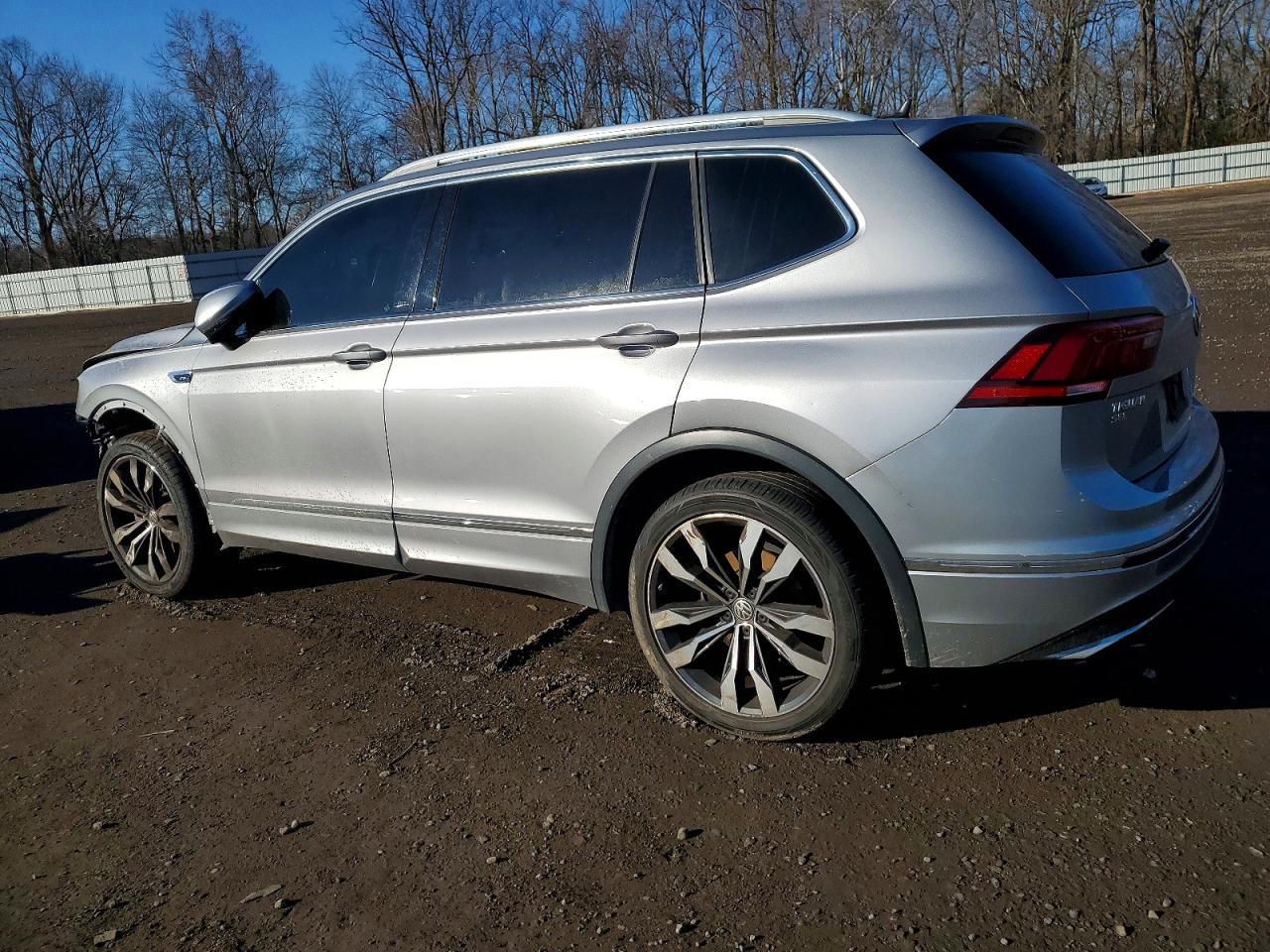 2020 VOLKSWAGEN TIGUAN SEL PREMIUM R-LINE photo 2