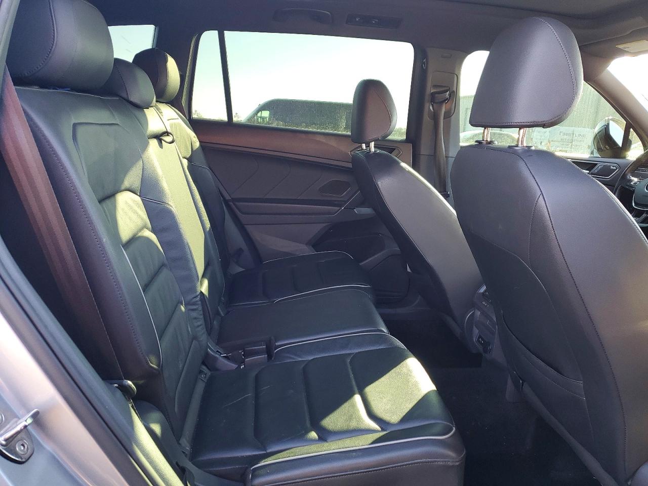 2020 VOLKSWAGEN TIGUAN SEL PREMIUM R-LINE photo 11