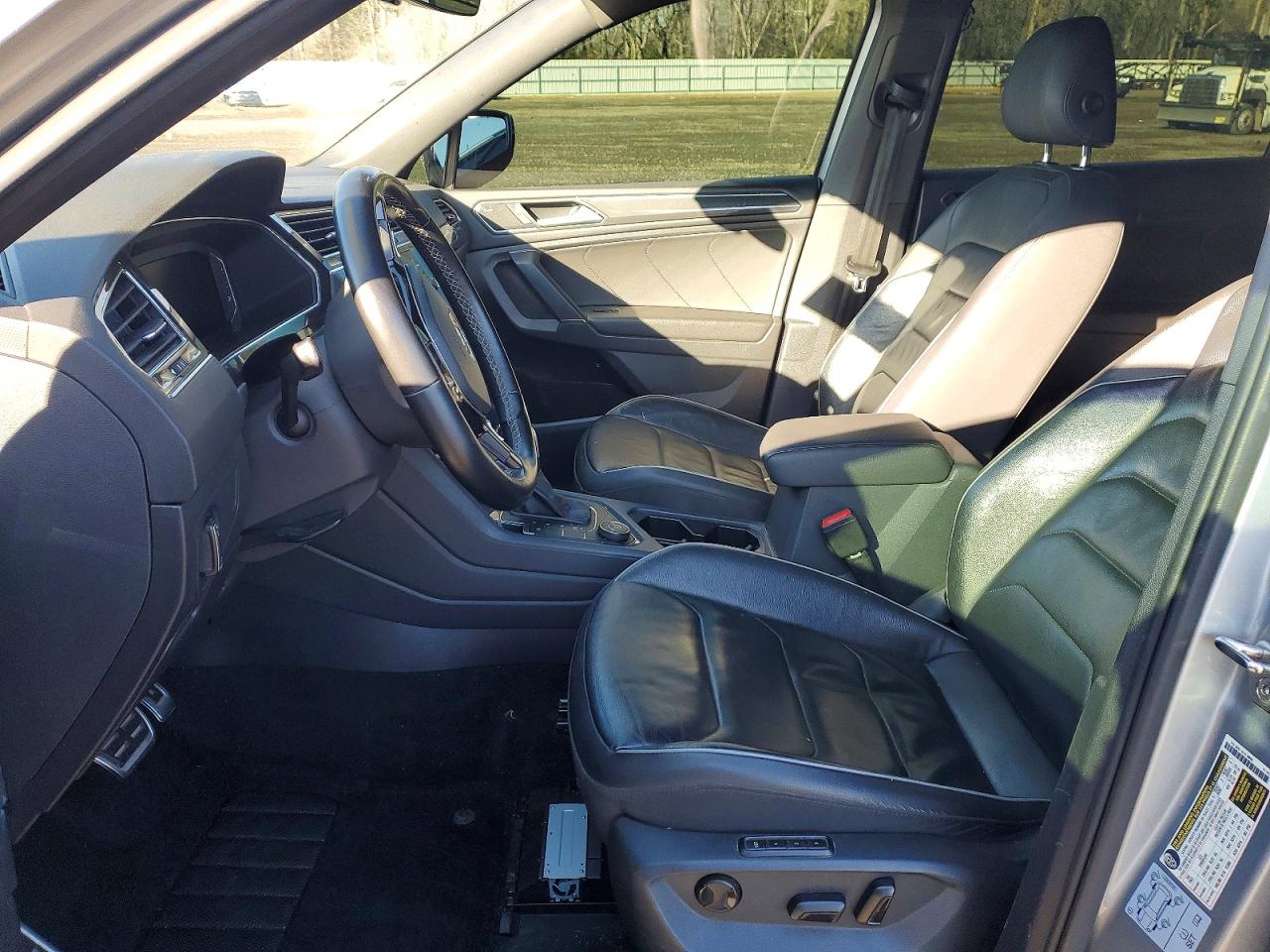 2020 VOLKSWAGEN TIGUAN SEL PREMIUM R-LINE photo 7