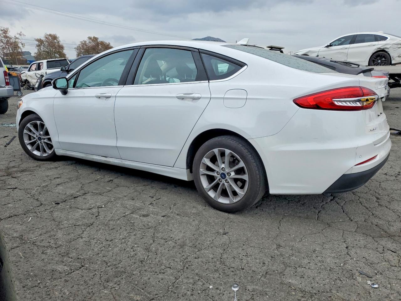 2020 FORD FUSION SE photo 2