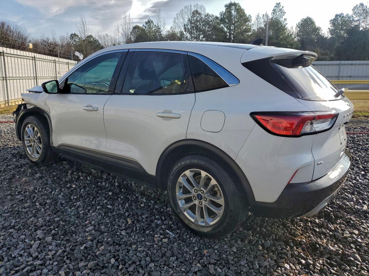 2022 FORD ESCAPE SE photo 2