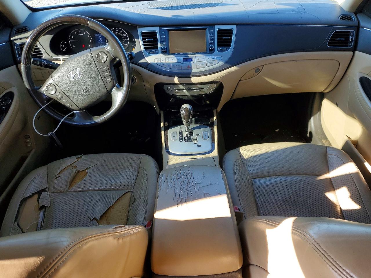 2010 HYUNDAI GENESIS 4.6L photo 8
