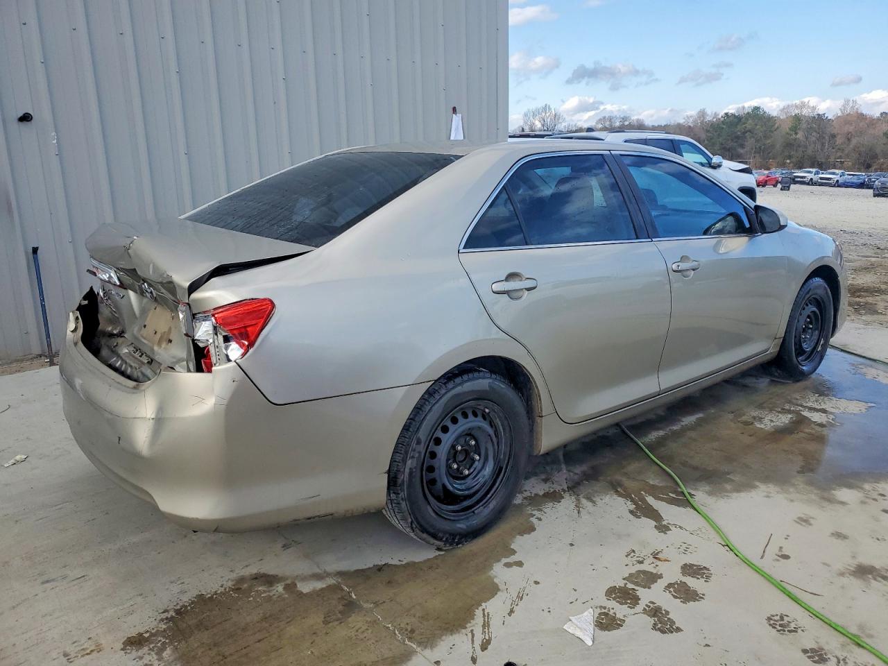 2014 TOYOTA CAMRY L photo 3