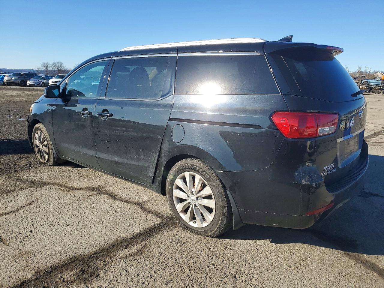 2016 KIA SEDONA EX photo 2