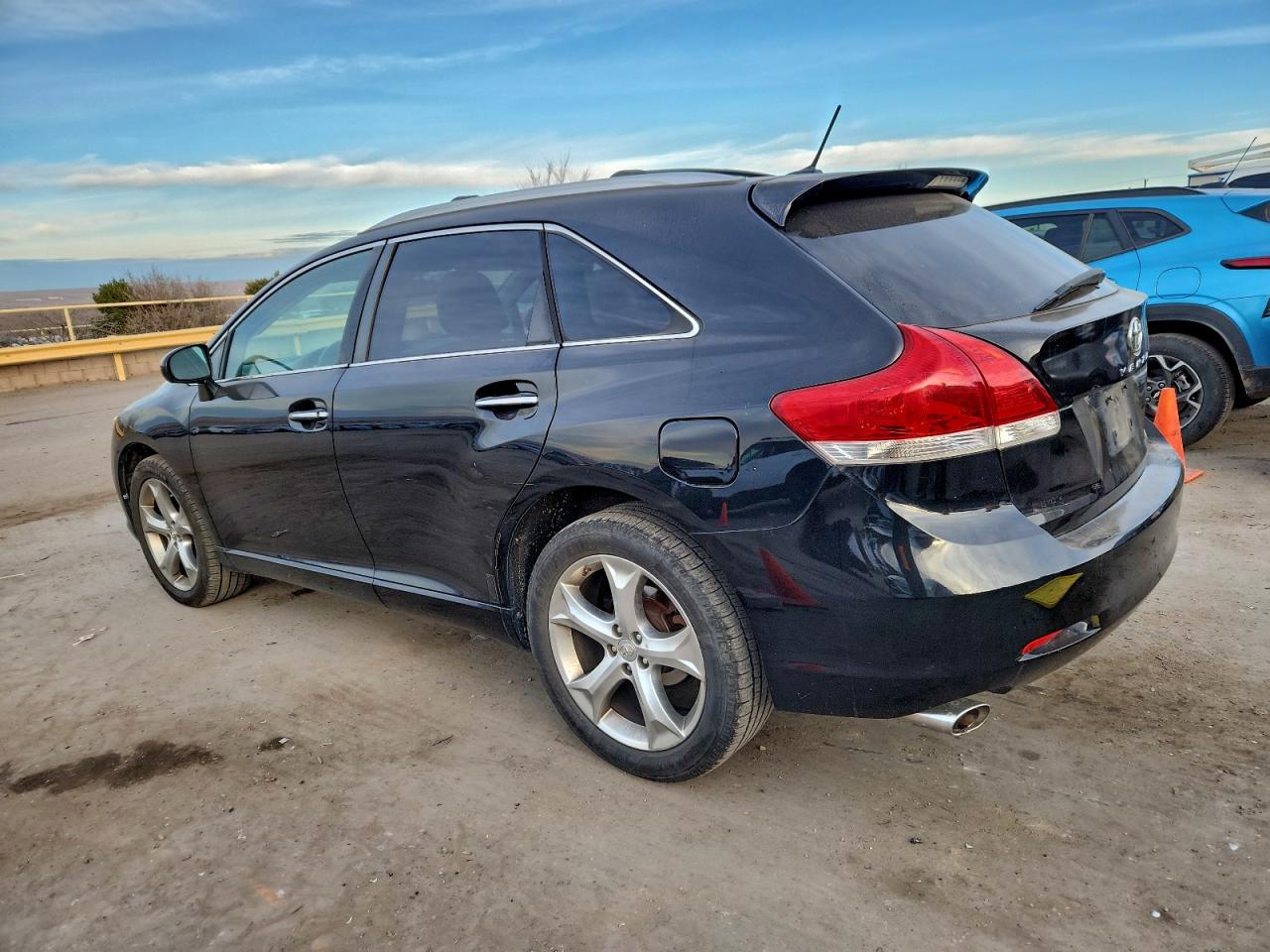 2009 TOYOTA VENZA photo 2