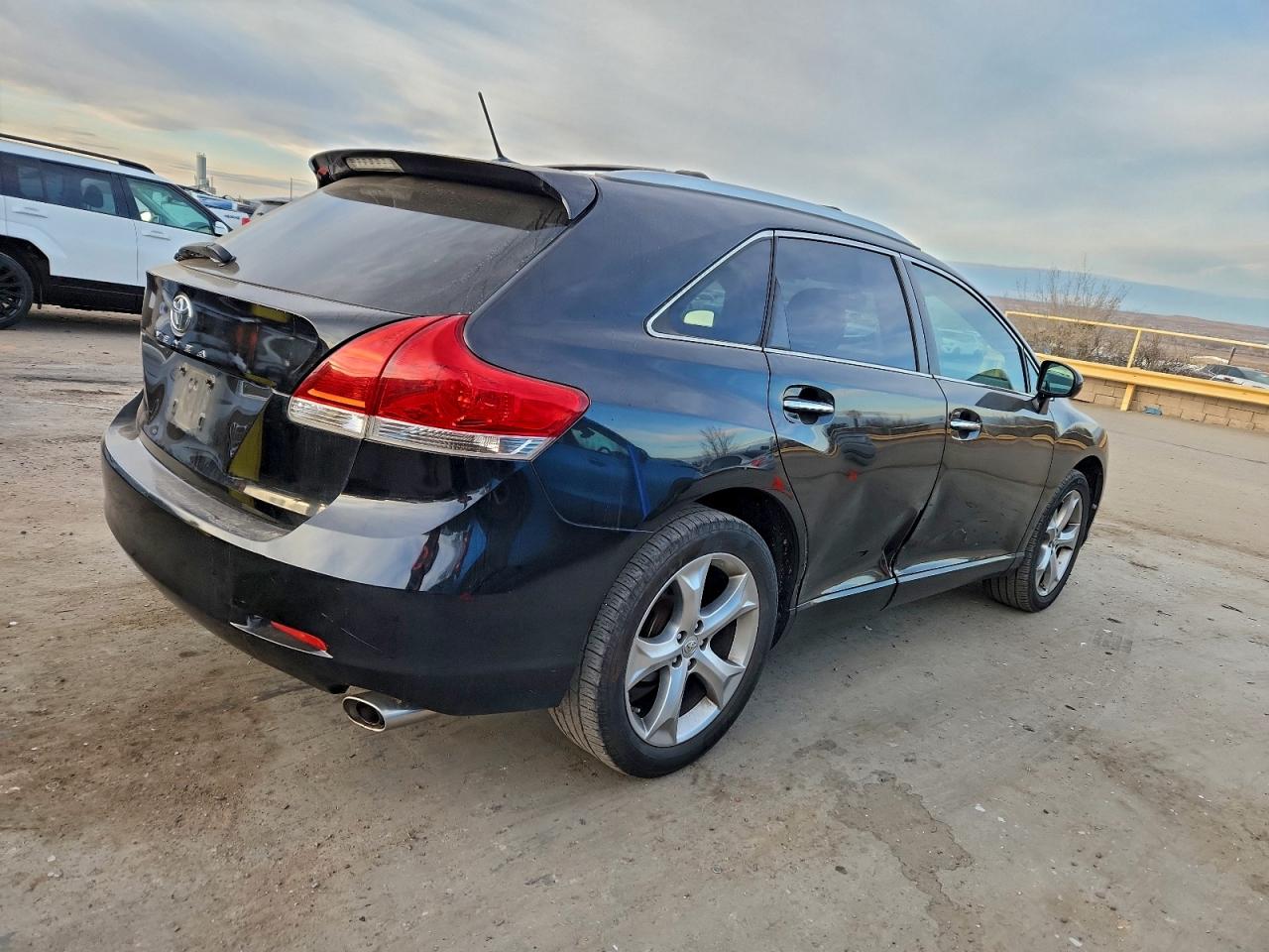 2009 TOYOTA VENZA photo 3
