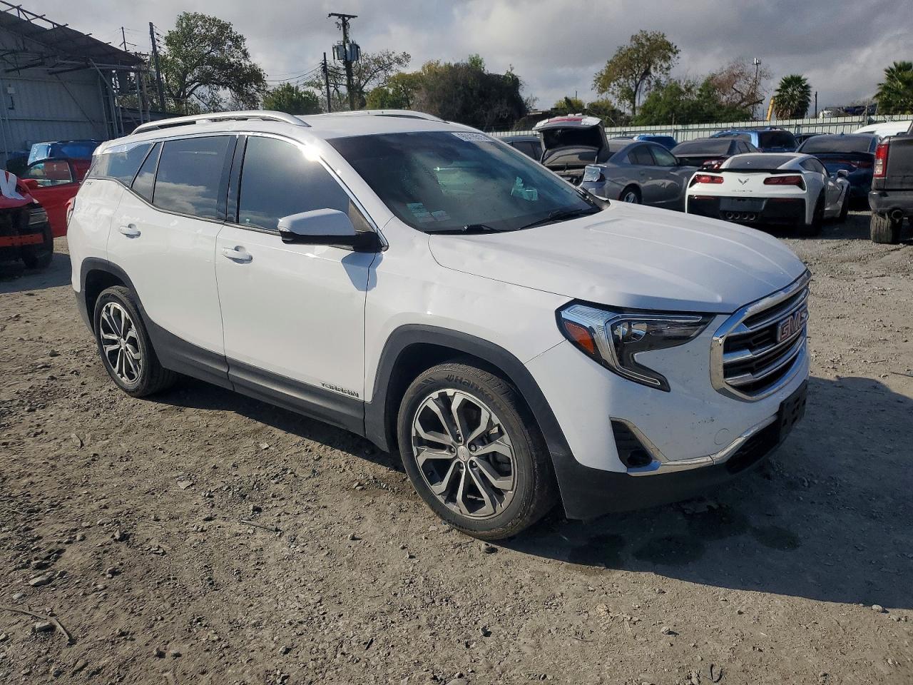 2019 GMC TERRAIN SLT photo 4