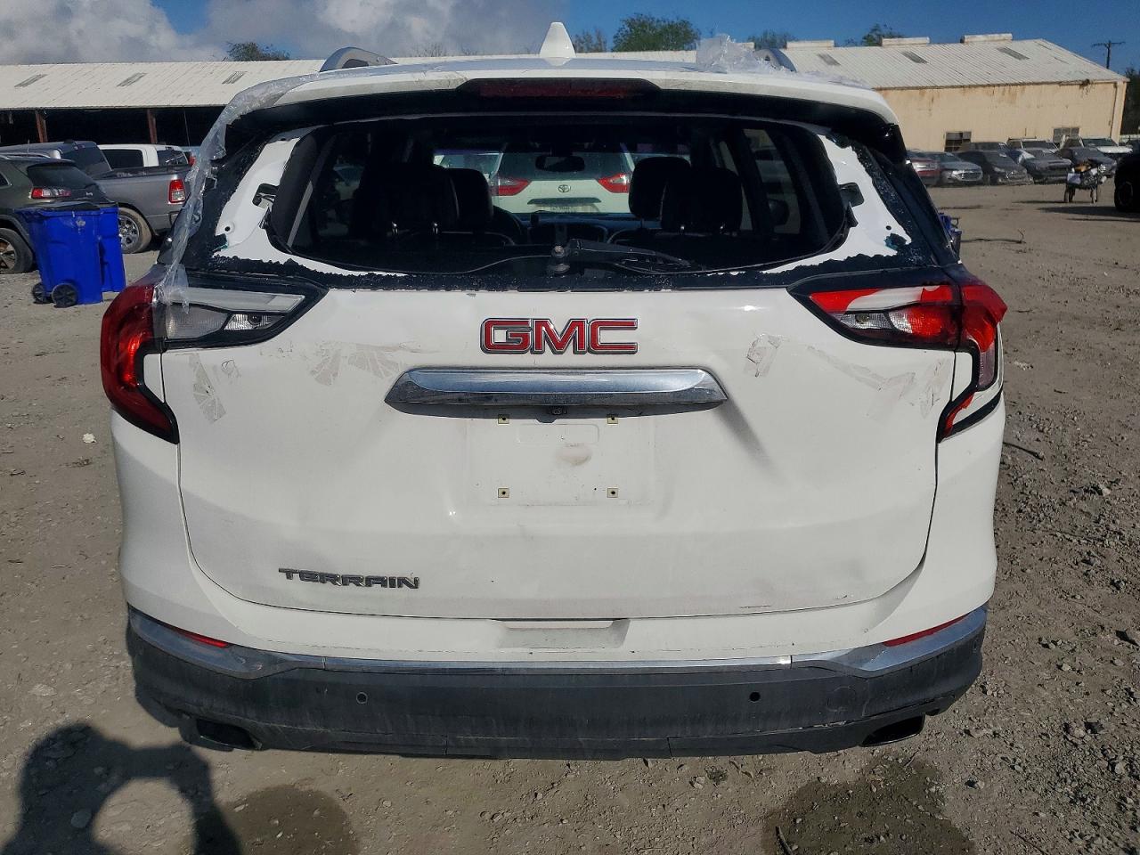2019 GMC TERRAIN SLT photo 6