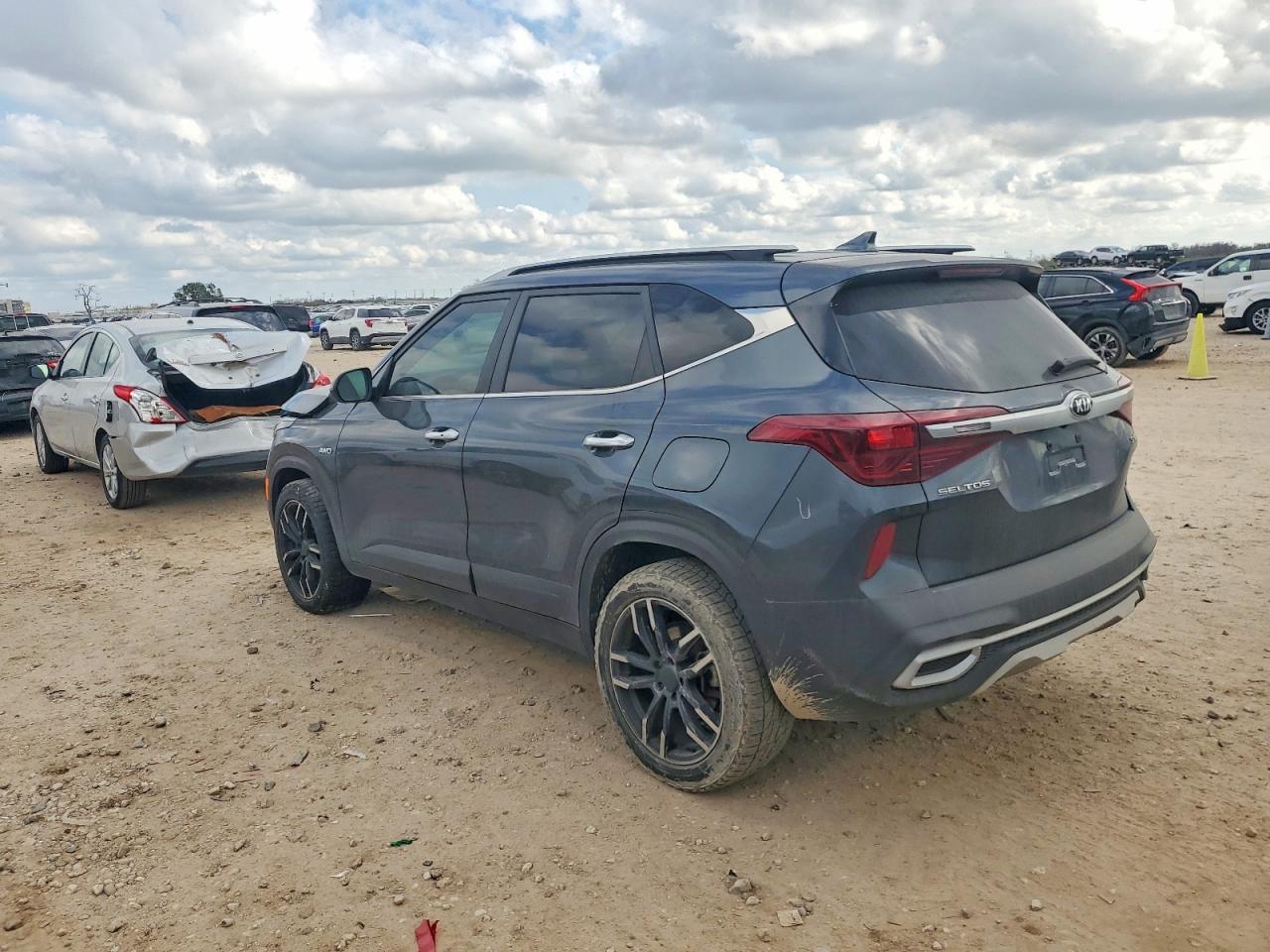 2021 KIA SELTOS SX photo 2