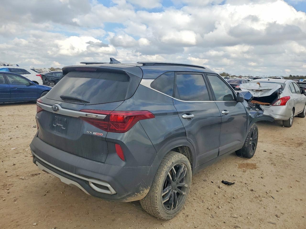 2021 KIA SELTOS SX photo 3