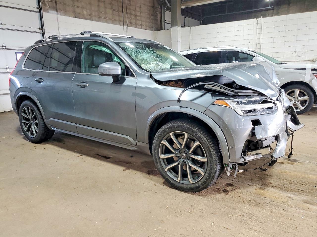 2017 VOLVO XC90 T6 photo 4