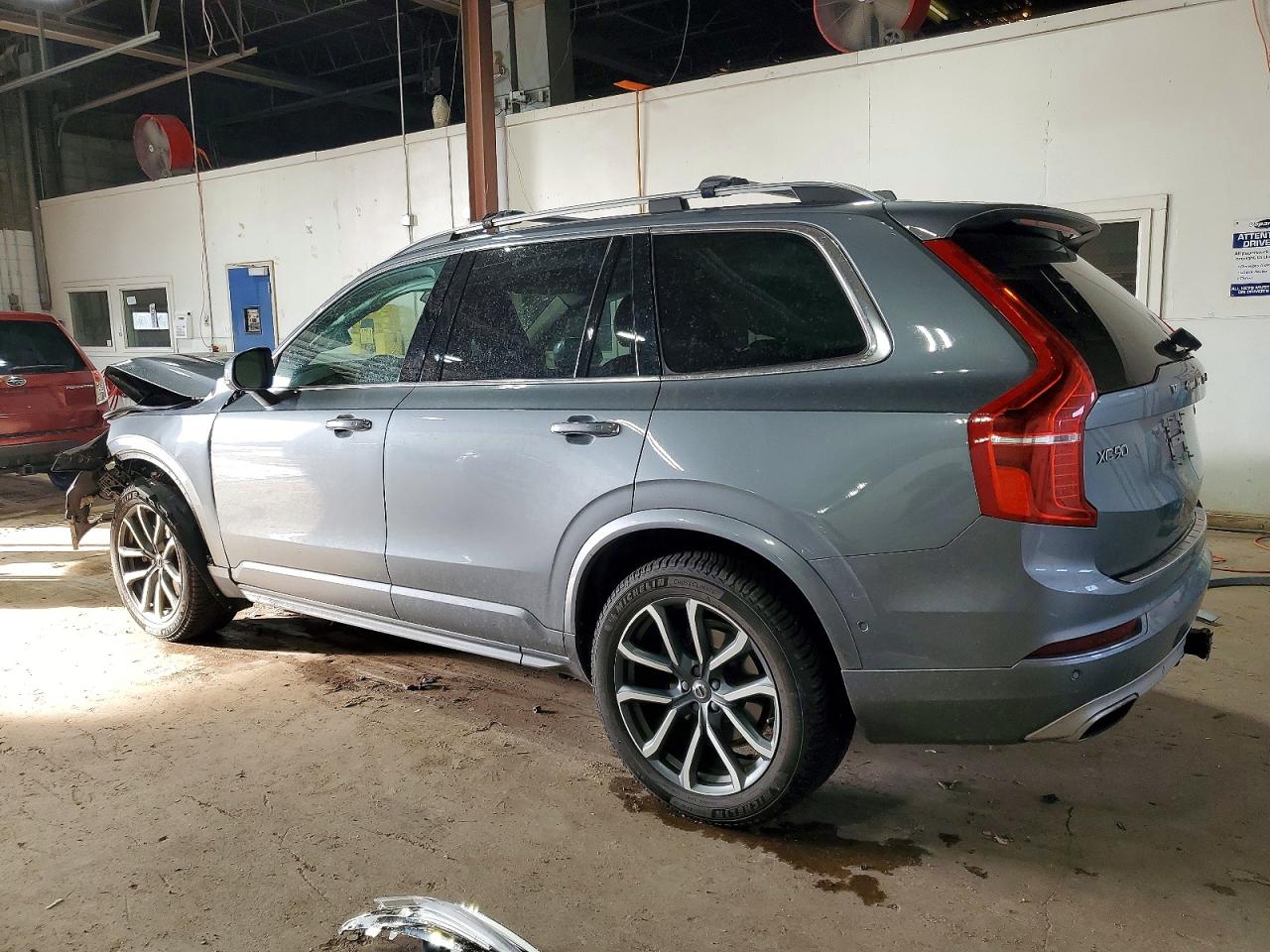 2017 VOLVO XC90 T6 photo 2