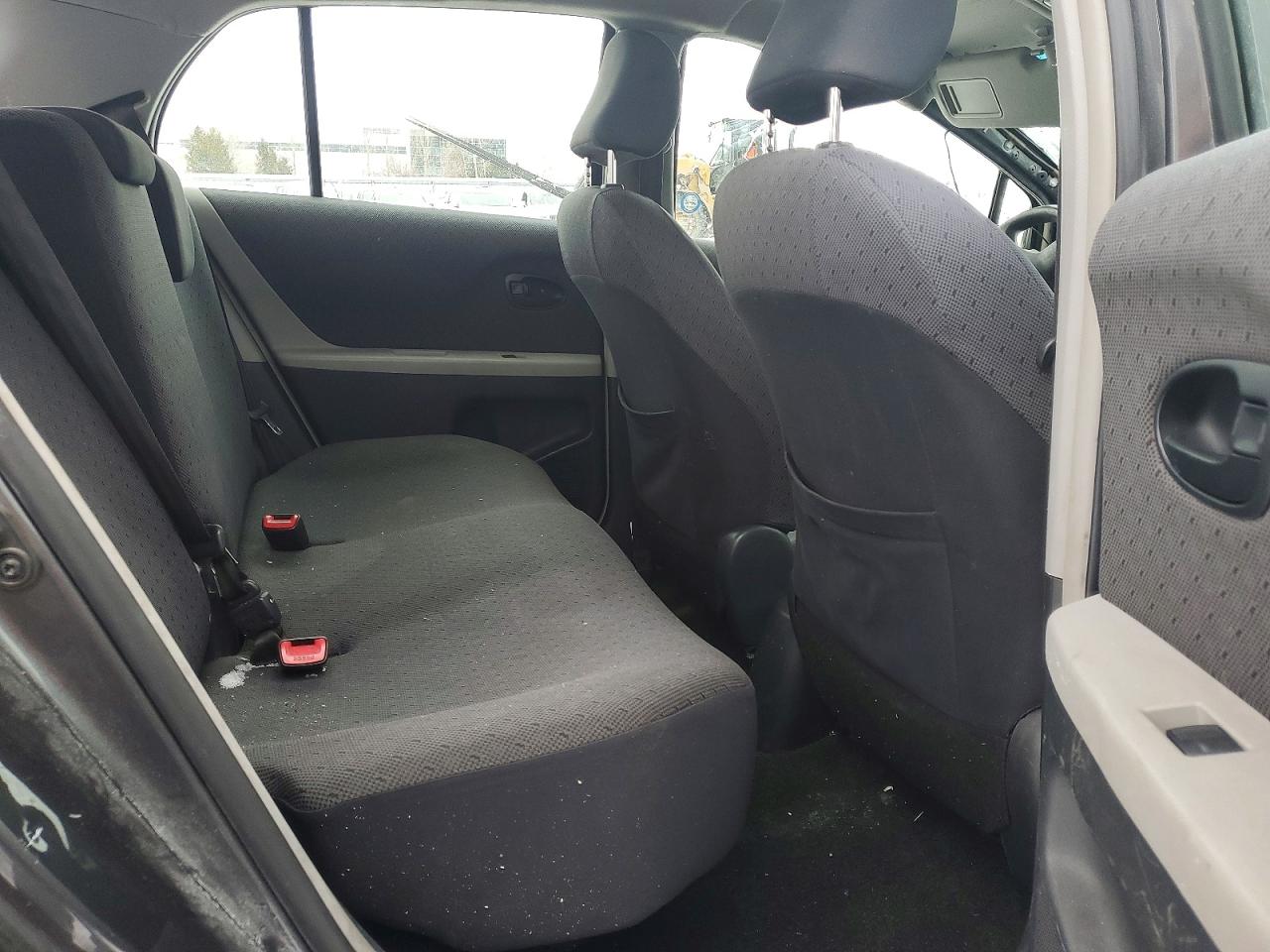 2010 TOYOTA YARIS photo 10