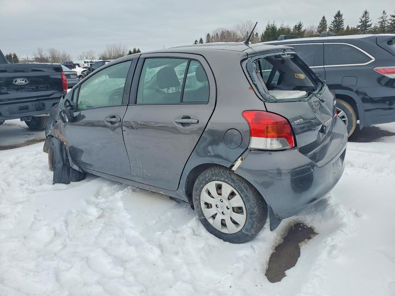 2010 TOYOTA YARIS photo 2