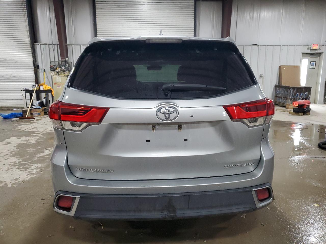 2017 TOYOTA HIGHLANDER LIMITED photo 16