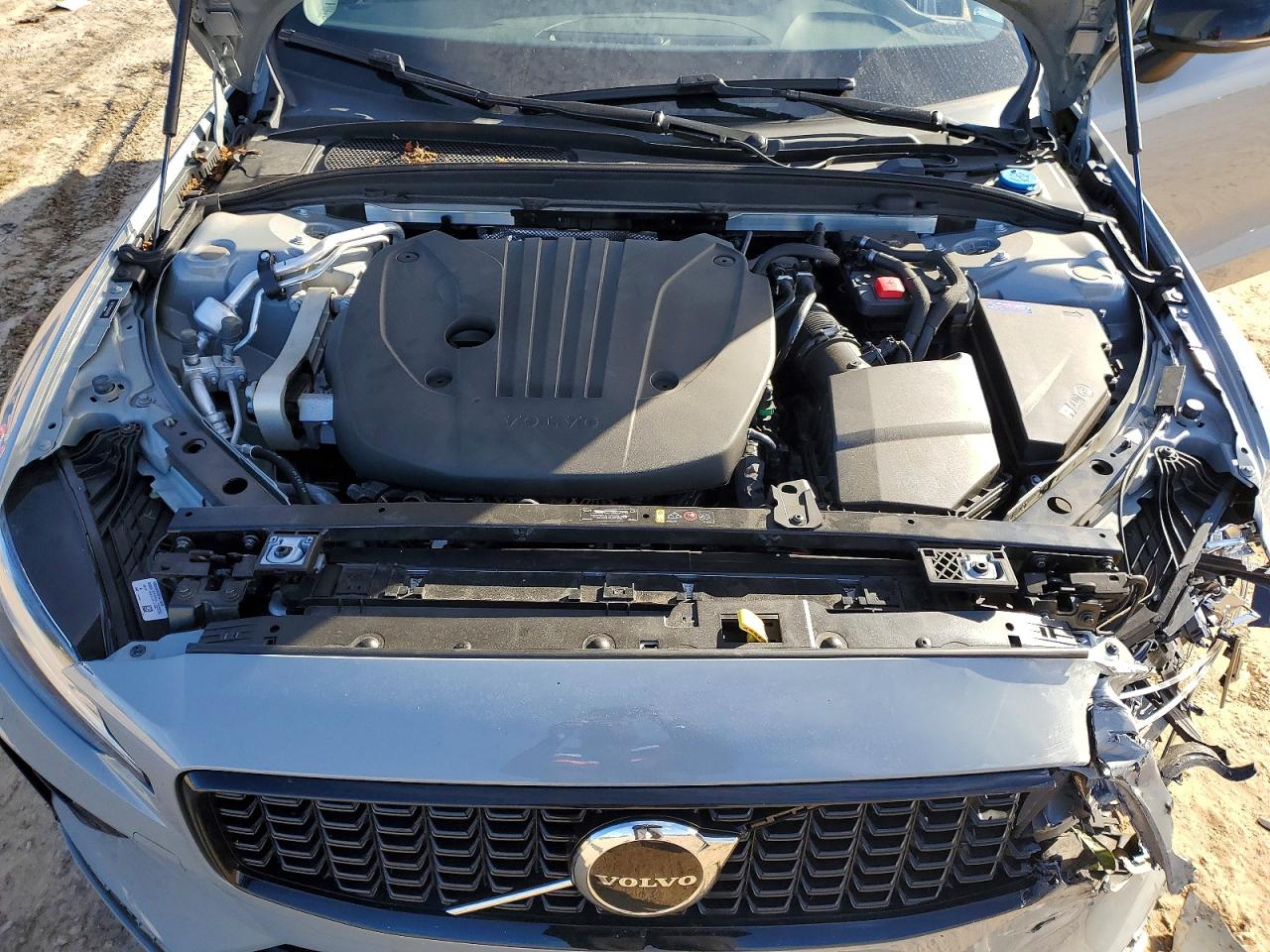 2024 VOLVO S60 CORE photo 11