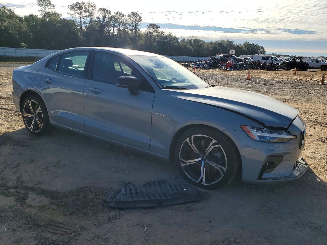 2024 VOLVO S60 CORE photo 4