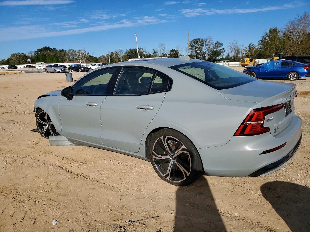 2024 VOLVO S60 CORE photo 2