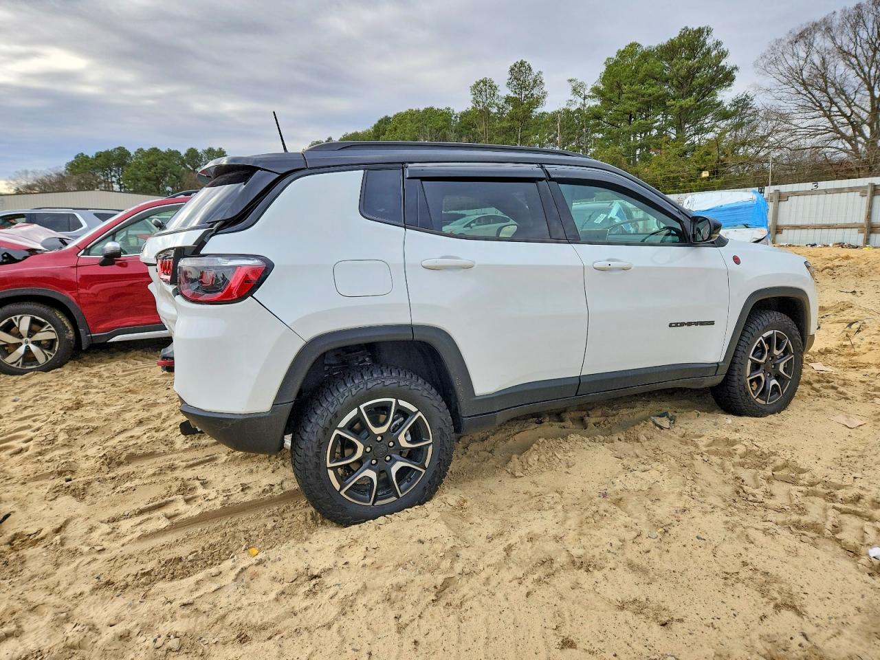2024 JEEP COMPASS TRAILHAWK photo 3