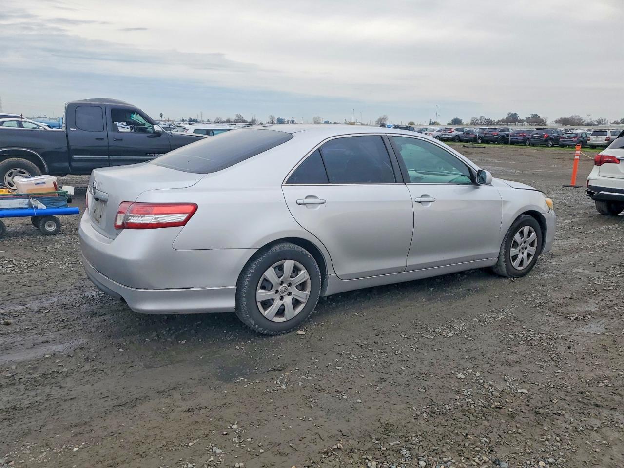 2010 TOYOTA CAMRY BASE photo 3
