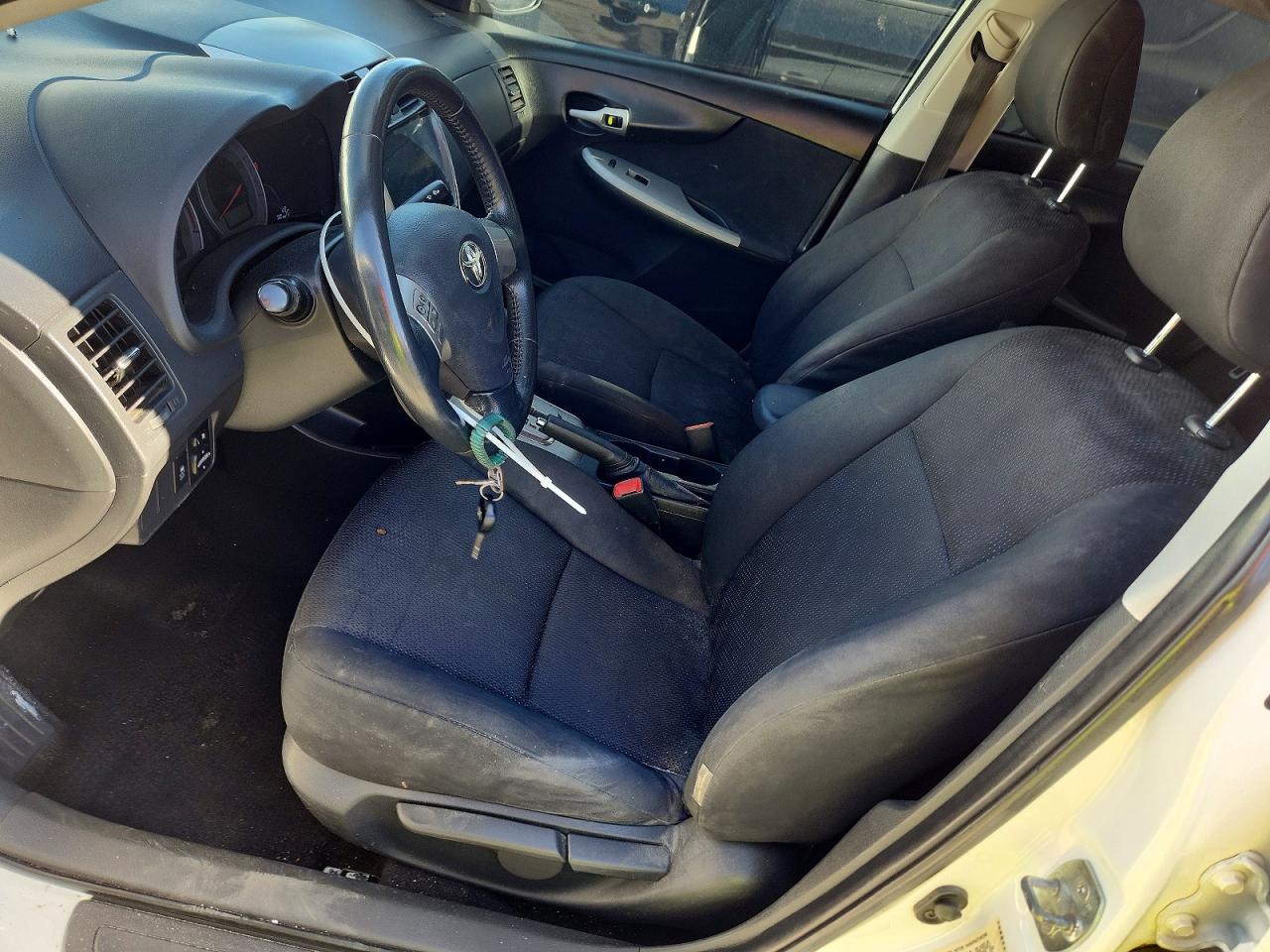 2010 TOYOTA COROLLA S photo 7