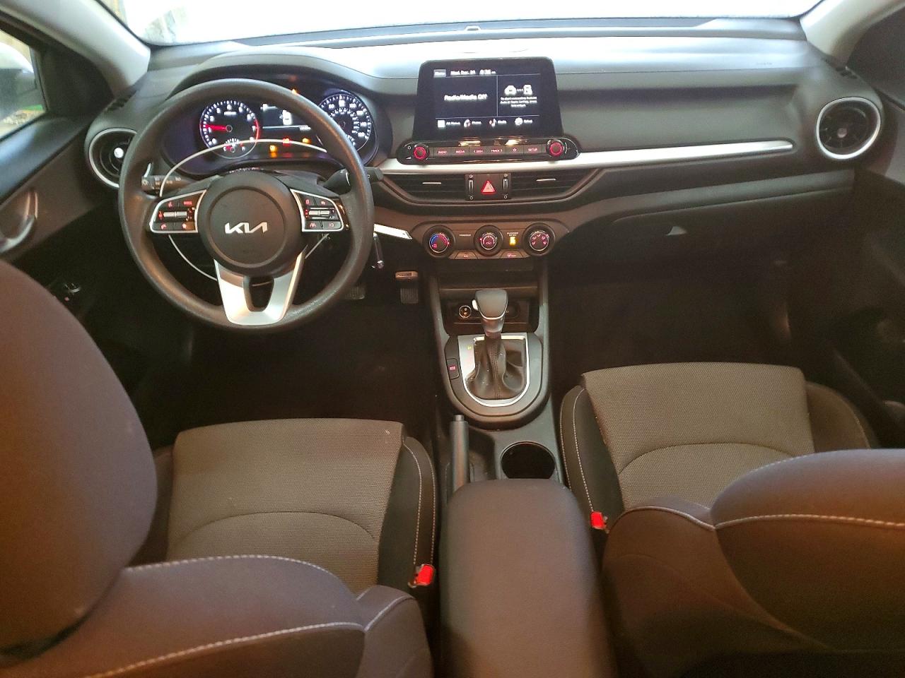 2024 KIA FORTE LX photo 8