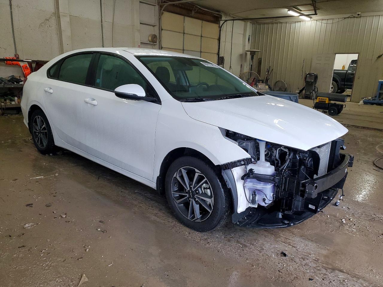 2024 KIA FORTE LX photo 4