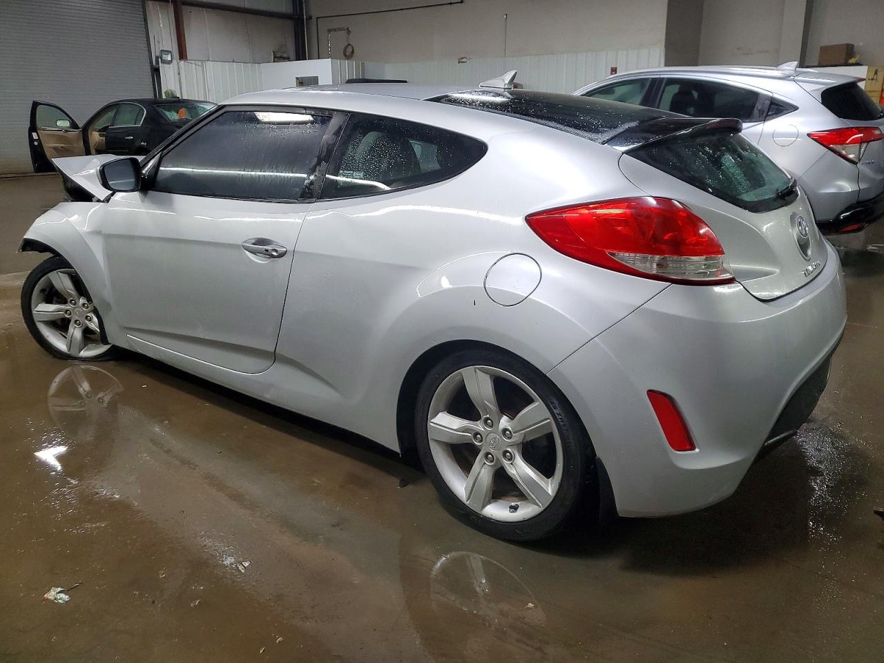 2013 HYUNDAI VELOSTER photo 2