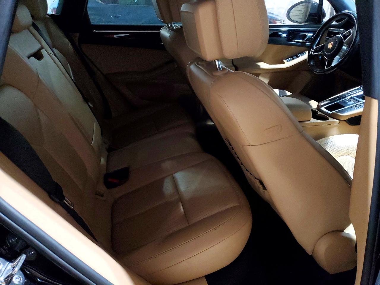 2017 PORSCHE MACAN photo 11
