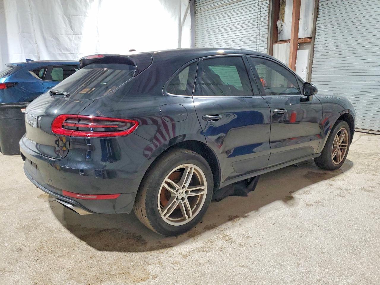 2017 PORSCHE MACAN photo 3