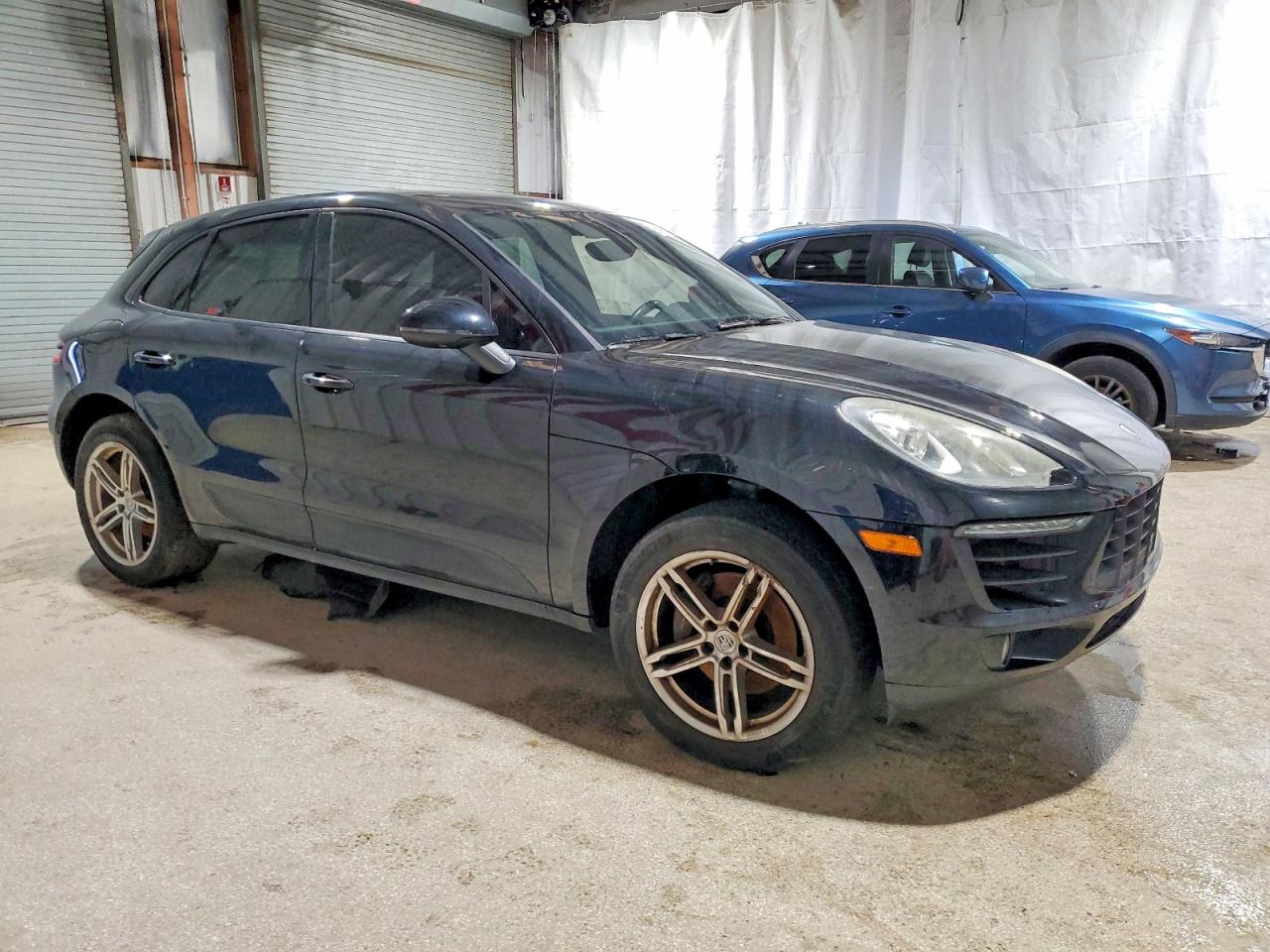2017 PORSCHE MACAN photo 4