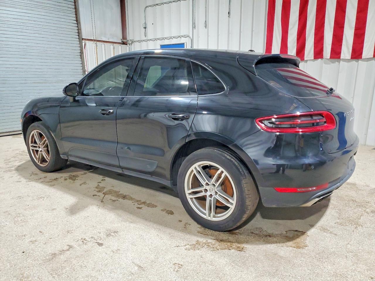 2017 PORSCHE MACAN photo 2